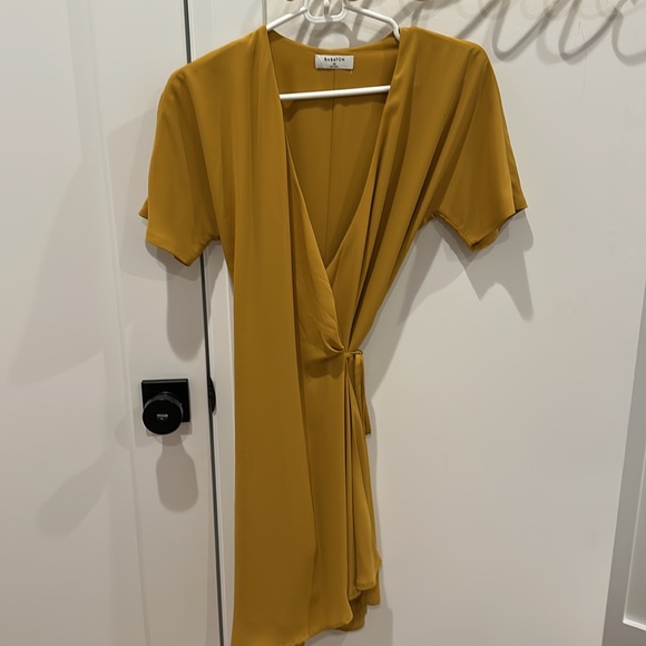 Aritzia Babaton Wallace Wrap Dress in Cairo Gold Size XS - Picture 2 of 6